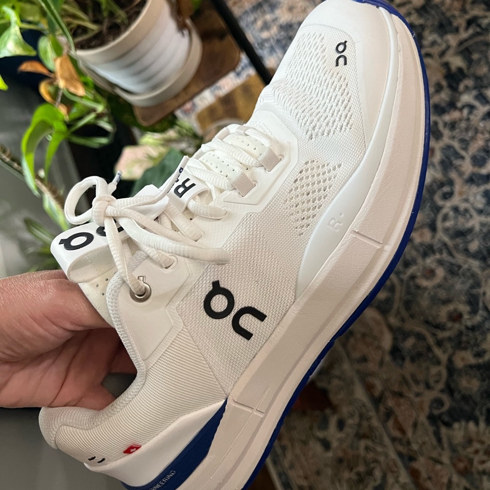 On Cloud Running The Roger Pro